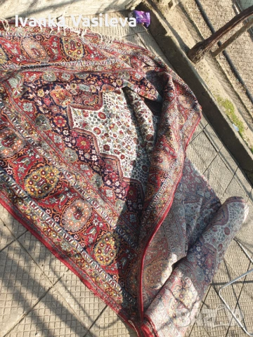 Продава се килим 3на2м