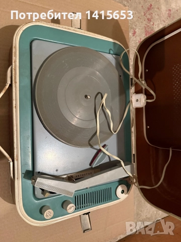 Продавам античен грамофон