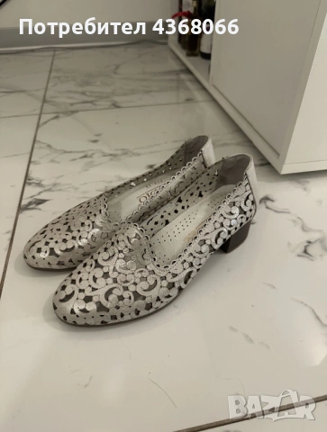 Дамски обувки на нисък ток в сребрист цвят, снимка 2 - Дамски обувки на ток - 53373824