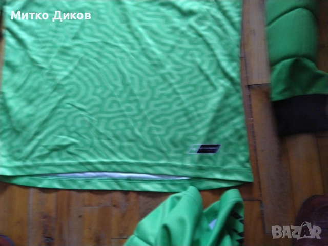 Витоша Бистрица вратарски футболен комплект марков на Джампер №12 размер С-М, снимка 9 - Футбол - 52053634