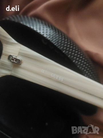 GUESS Original Нови слънчеви очила с калъф, снимка 4 - Слънчеви и диоптрични очила - 47928861