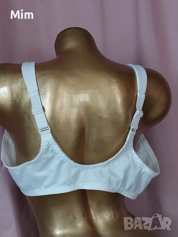 Triumph 100 C Бял дантелен сутиен с предно закопчаване , снимка 6 - Бельо - 53908956