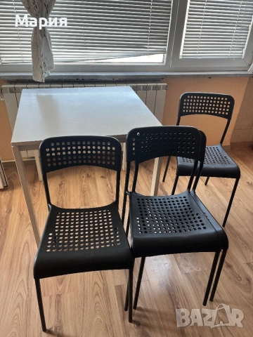 Маса със столове