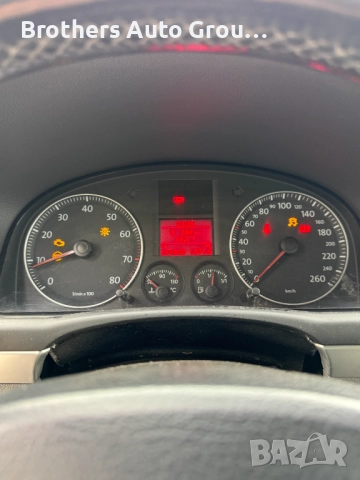 VW Touran 1.6i 2004 г. ръчка - Бартер, снимка 8 - Автомобили и джипове - 52054116