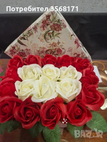 Кутии със 17 сапунени рози
