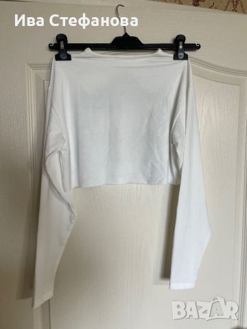 Уникален къс еластичен  бял топ тениска блуза Bershka , снимка 2 - Тениски - 45423856