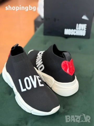 Дамски сникърси Love Moschino JA15584  259 лв., снимка 3 - Дамски ежедневни обувки - 51064552