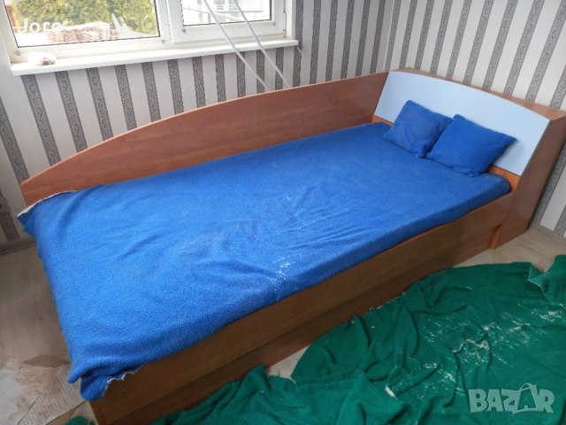 Легло и бюро 