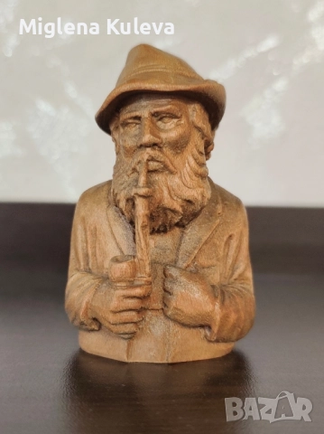 Малка ръчно изработена дървена фигура Цена 70 лв.