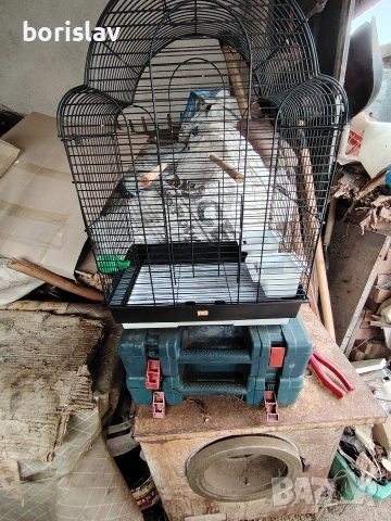 Продавам клетка за папагали. 