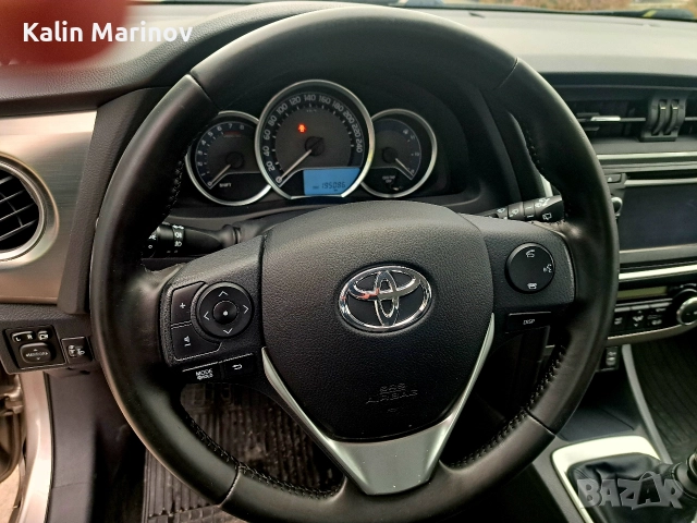 Тойота Аурис 1.3 i 2014г., снимка 9 - Автомобили и джипове - 50789072