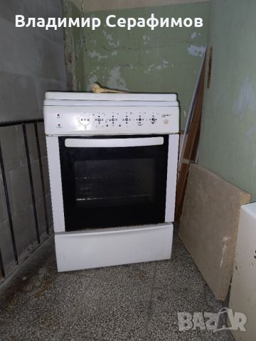 Продавам комбинирана готварска печка на газ и ток, снимка 1