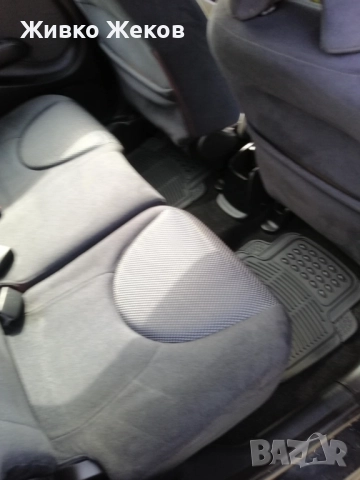 Honda Jazz 2004 Автоматик – Напълно обслужена, готова за новия си собственик!, снимка 11 - Автомобили и джипове - 52671368