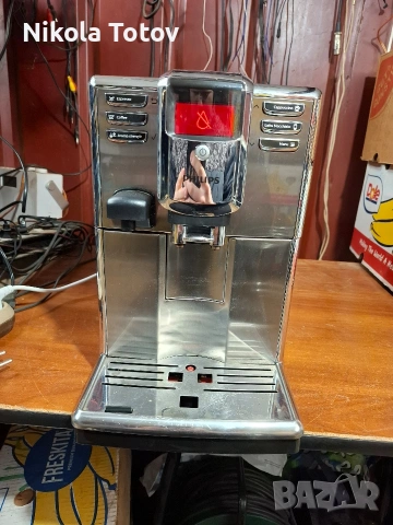 Продава се кафе машина Philips. 