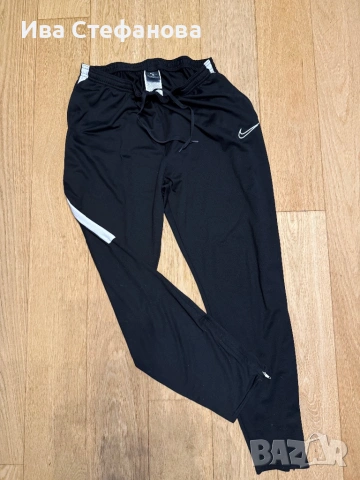 Ново спортно дамско  долнище спортен панталон Nike nike Найк, снимка 2 - Спортни екипи - 52483997