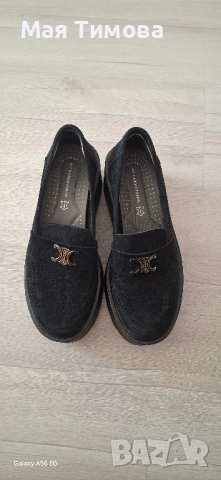 Дамски обувки на платформа.