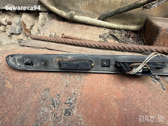 Лайстна над номера за BMW E46 седан, снимка 4 - Части - 53971125