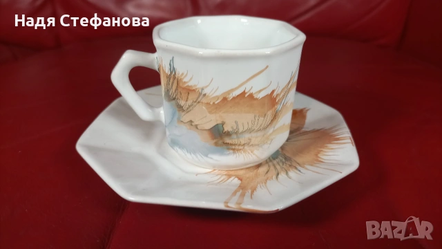 Порцеланов сервиз за кафе, 6 чашки, 6 чинийки, захарничка с капаче, снимка 4 - Чаши - 54071428