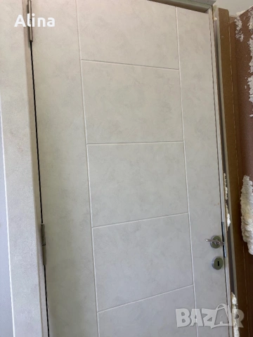 Две интериорни врати, взимане от място 