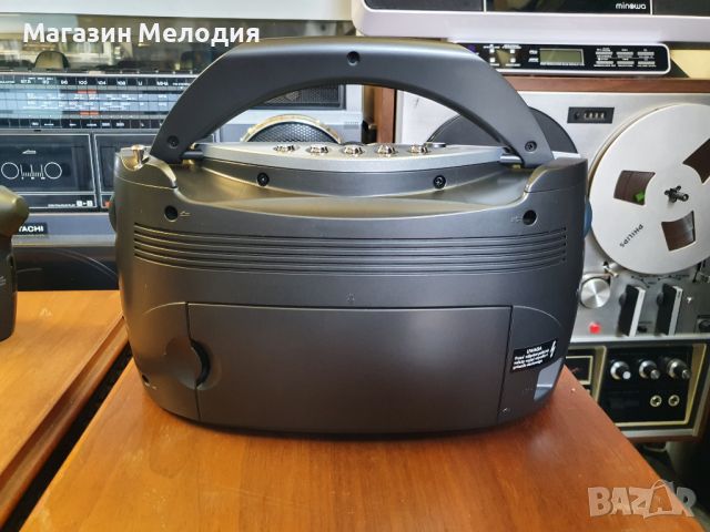 Радио Grundig Music Boy 70 В отлично техническо и визуално състояние., снимка 10 - Радиокасетофони, транзистори - 45649735