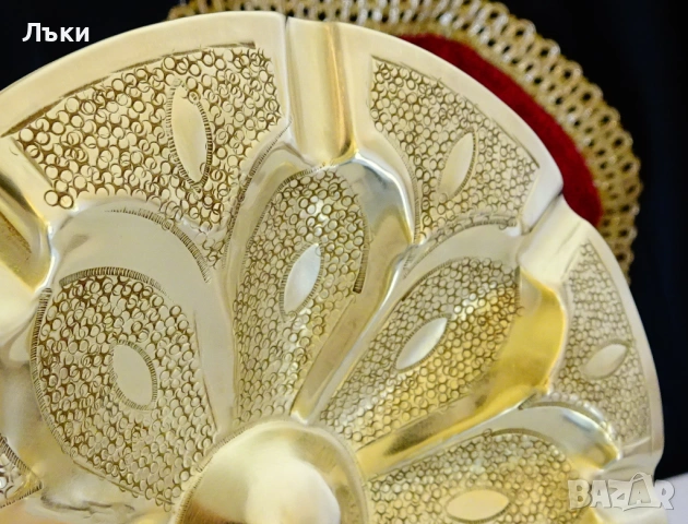 Персийски бронзов пепелник с 8 гнезда. , снимка 3 - Антикварни и старинни предмети - 53830531