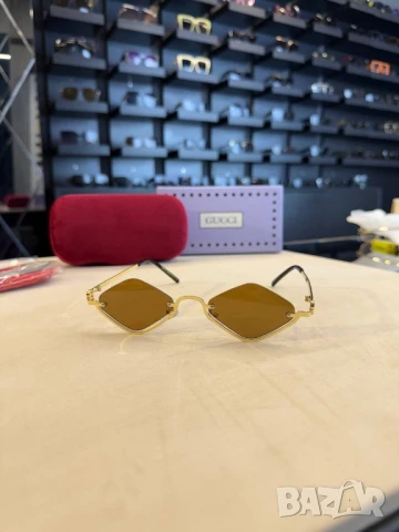 очила с черен обикновен калъф и ув защита gucci chanel christian dior celine , снимка 14 - Слънчеви и диоптрични очила - 51423621