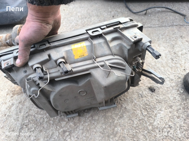 Десен фар Бош за Мерцедес 190, снимка 4 - Части - 53932525