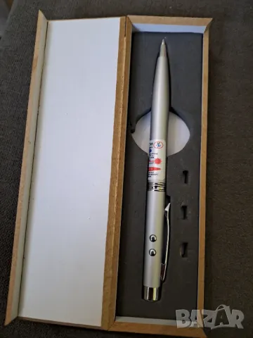 Химикалка показалка лазер в дървена кутия