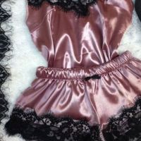 Елегантна дамска пижама – топ, къси панталонки и сатениран аксесоар, снимка 14 - Нощници - 45413915