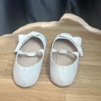 Бели официални обувки Reserved, снимка 3 - Детски обувки - 45778194