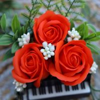 Декорация пиано със сапунени цветя, букет, рози, снимка 13 - Стайни растения - 45256196