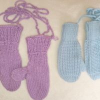 Плетени бебешки шапки, ръкавички, терлички, снимка 8 - Бебешки чорапи - 45222713