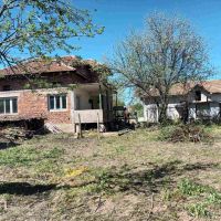 Продавам имот в с. Девенци община Червен бряг, снимка 15 - Къщи - 45485099