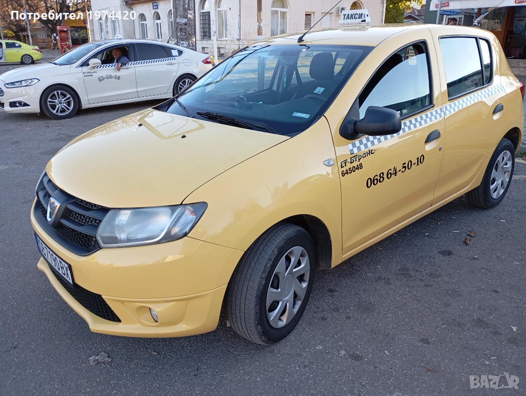 Продавам Дачия Сандеро купувана от България два ключа сервизна книжка втори собственик ., снимка 1