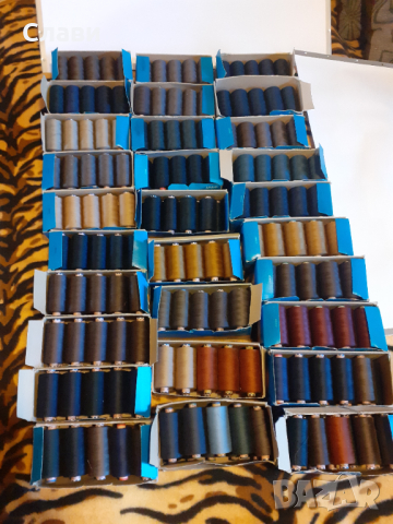 Продавам макари за шевна машина на фирма AMANN,стават и за ръчно шиене различни цветове, здрав конец, снимка 1 - Други - 44915055