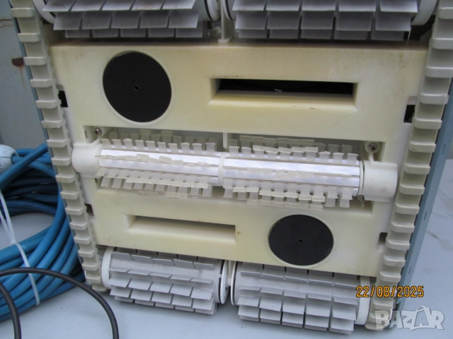 Прахосмукачка робот за басейни Dolphin SUPREME M4 PRO, снимка 8 - Басейни и аксесоари - 51461483