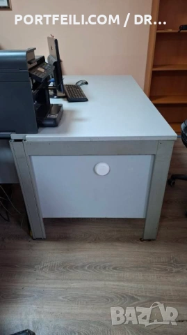 Масивно офис бюро с метална рамка и вградени шкафчета, снимка 3 - Бюра - 53620831