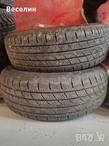 Зимни гуми TRACMAX ICE-PLUS в размер 235-65-17, DOT 3720 (2 бр.), снимка 1 - Гуми и джанти - 46385672
