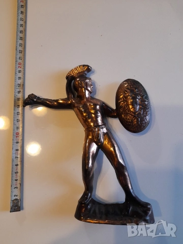 Лята Скулптура на гръцки войн и пощенски марки 