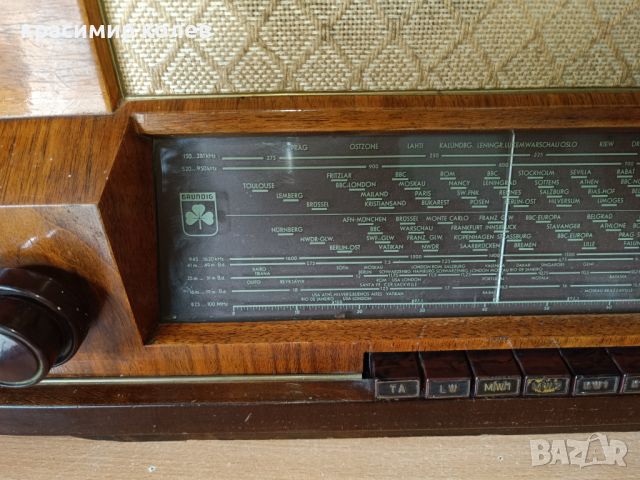лампов радиоапарат "GRUNDIG TYP 380W", снимка 3 - Антикварни и старинни предмети - 45340177