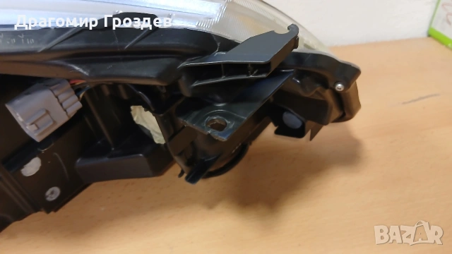 Ляв фар за Toyota Yaris III Hybrid / Тойота Ярис Хибрид (2012-2015), снимка 9 - Части - 53395005