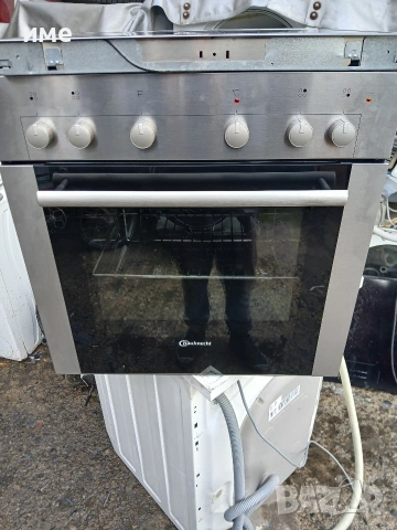 Фурна за вграждане със керамичен плот Bauknecht 