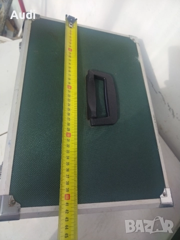 Куфар за инструменти BOSCH Горно отваряем капак  Чекмедже на релси  Две закопчалки и ръкохватка  Габ, снимка 4 - Куфари с инструменти - 52400678