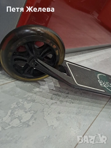 Сгъваема алуминиева тротинетка ESCAPE, снимка 4 - Скутери и тротинетки - 53383942