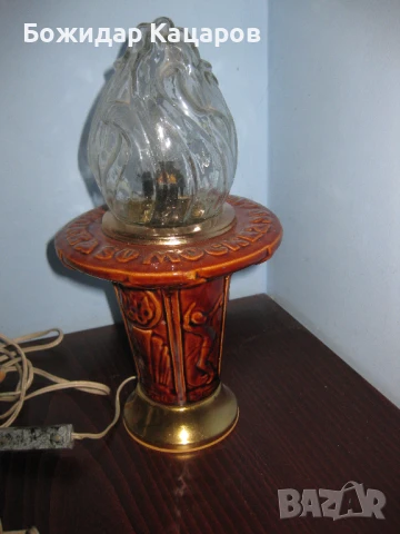 Стара настолна лампа- Москва - 80.Цена- 48 лева. Пращам по Еконт. За София, може и лично да си я взе, снимка 6 - Антикварни и старинни предмети - 50625553