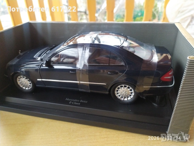 Метален модел на Mercedes Benz E-Klasse W211 E320 Kyosho, снимка 3 - Колекции - 53188656