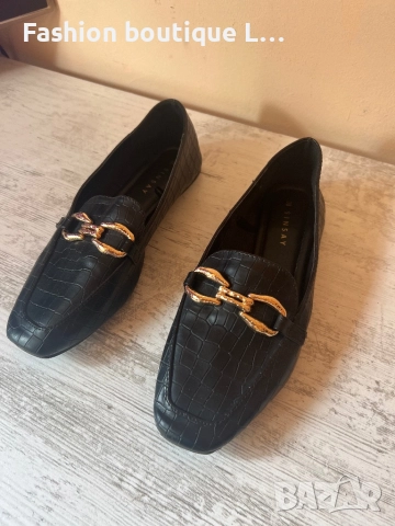 Черни кожени мокасини имитация на крокодилска кожа със златни катарами 38 номер като нови 🖤, снимка 2 - Дамски ежедневни обувки - 51893320