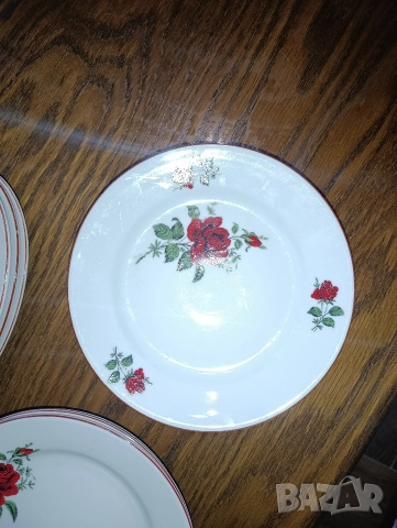 Български порцелан "червена роза", снимка 4 - Чинии - 52693753