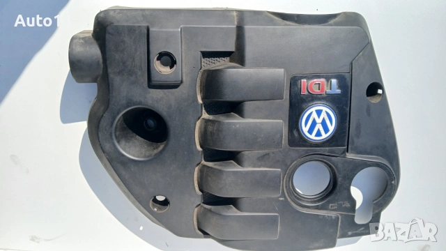 Декоративен капак/ кора над двигателя Passat B5.5