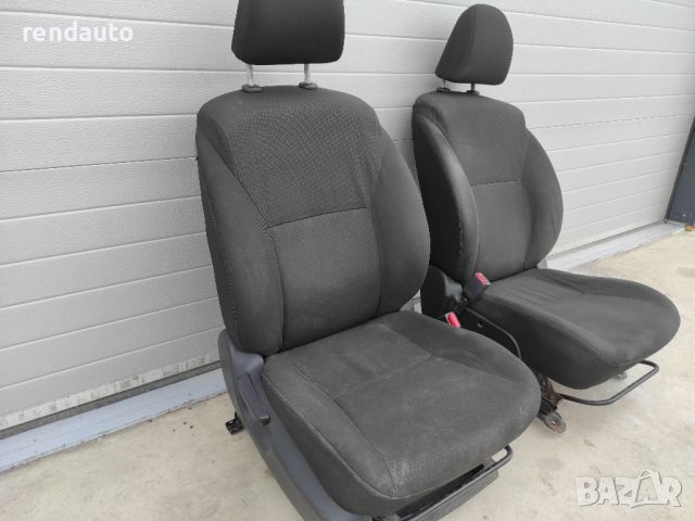 Предни седалки за Toyota Auris 2006-2012 , снимка 2 - Части - 45712277